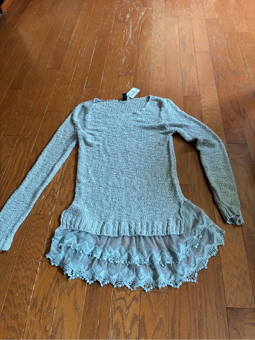 Windsor Light Gray Layered Lace Hem Crewneck Sweater M/L see pics for defect